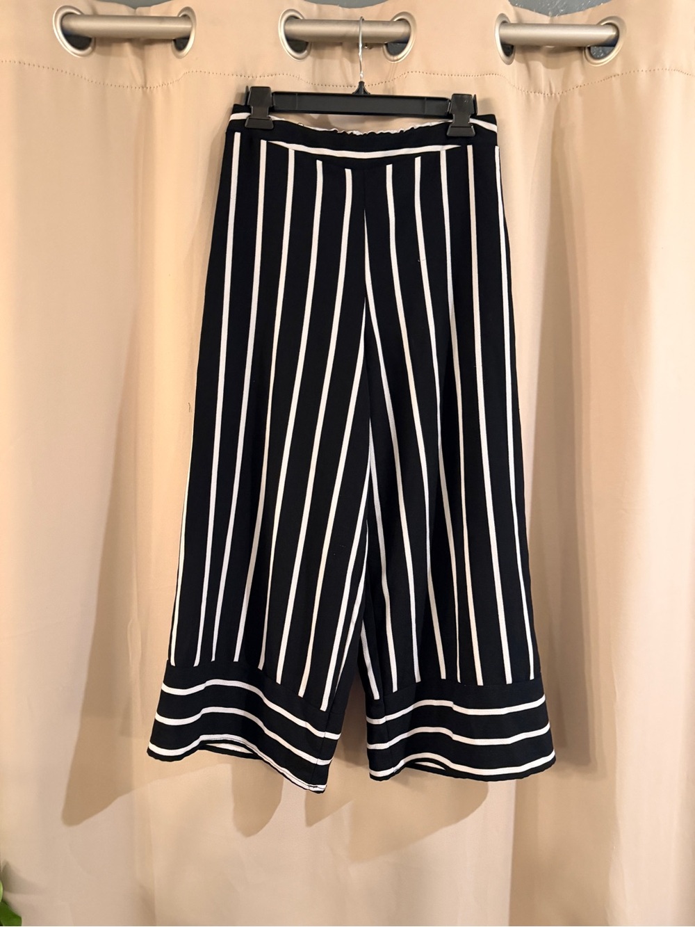 Day To Day Striped Wide-Leg Crop Pants - Black  & White